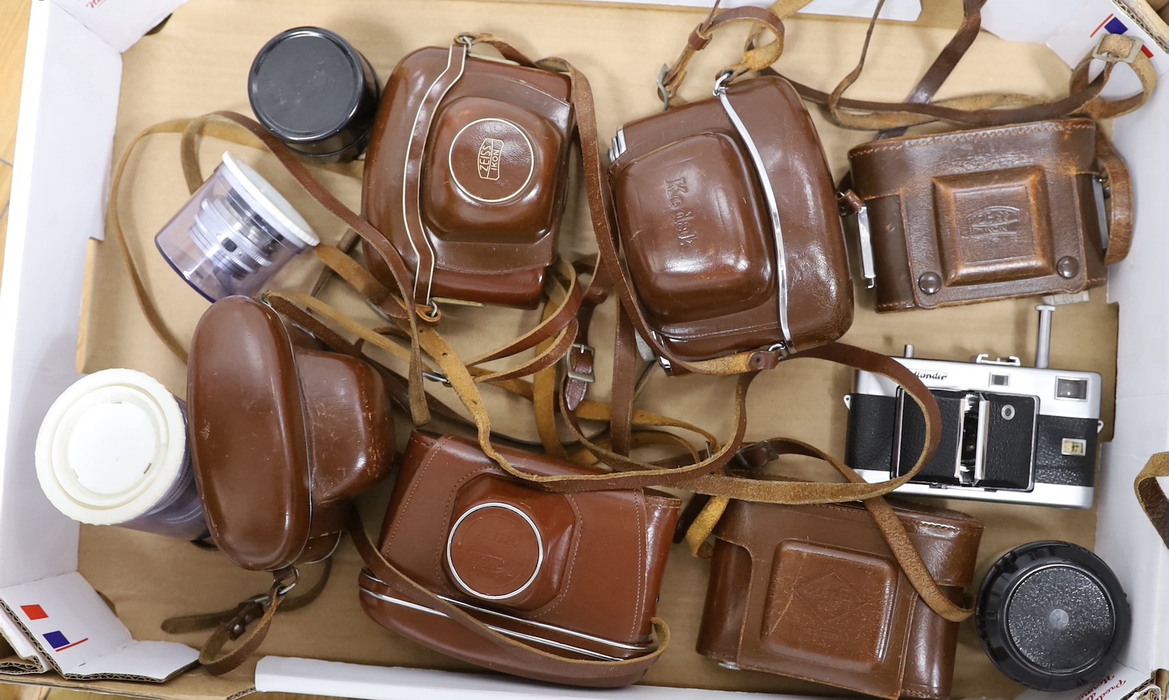 A large quantity of vintage 35mm cameras to include; Zeiss Ikonta, Voigtländer Vitomatic II, Kodak Retina Ia, Voigtländer Vitessa Folding Rangefiner, Zeiss Ikon Contina, Zeiss Ikon prontö, Kodak Retina Reflex III, Rollei